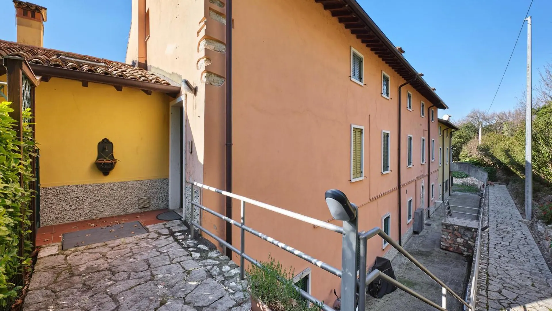 Antico Convento - Regarda Travel Apartment Bardolino
